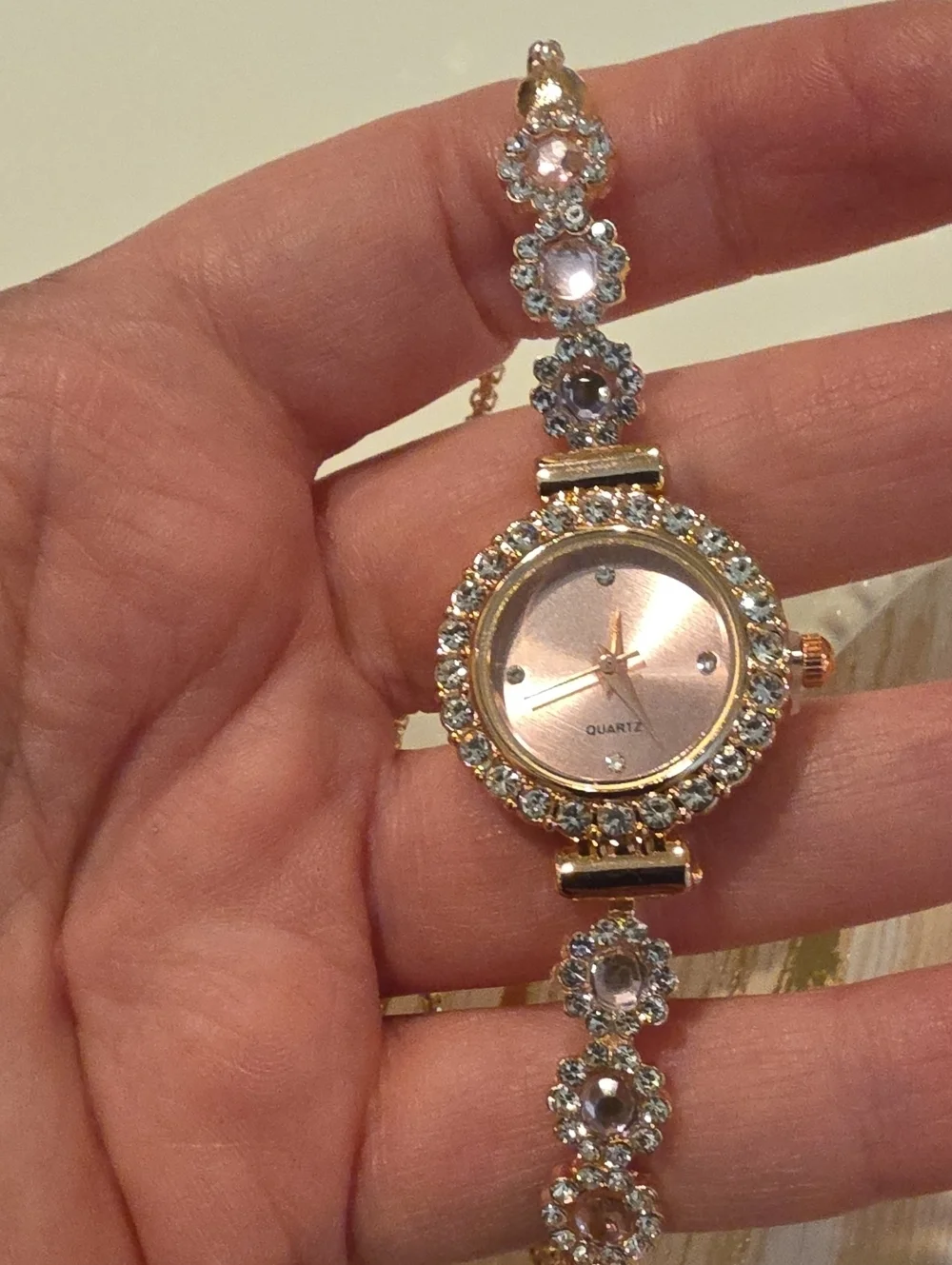 New! Gold Pink Crystal Women's Bracelet Watch - Quartz • (1035) NWOT